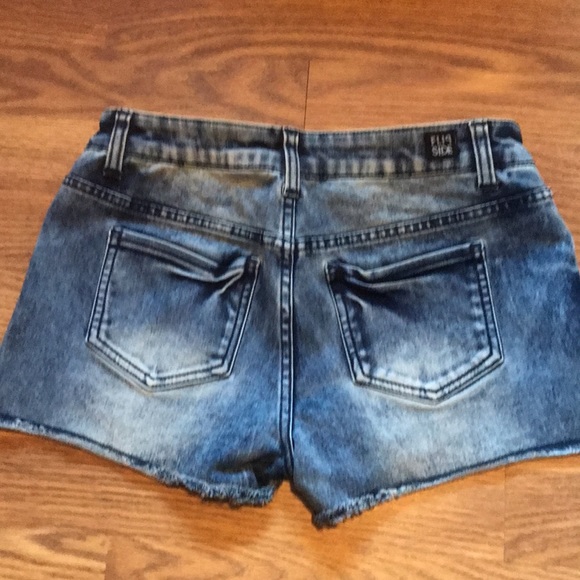 Flip Side Camo/Bleach Washed Reservable Stretch Low Rise Short - Picture 6 of 6